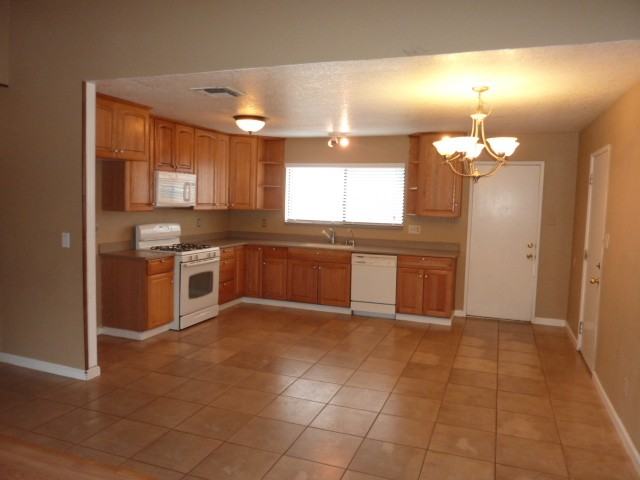 1409 Jessie Ave - Photo 3 of 9