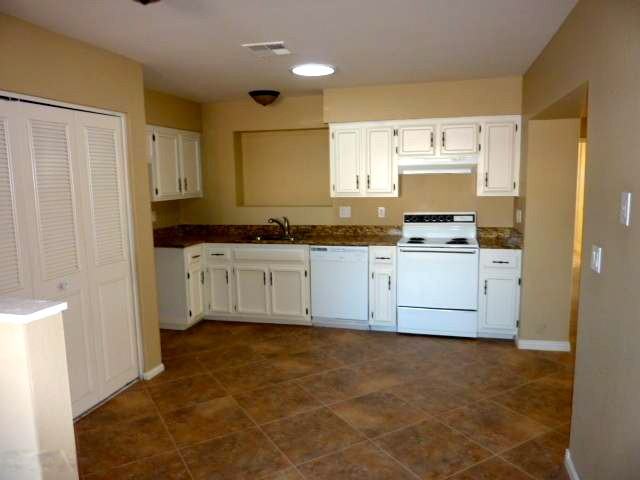 817 E Glade Ave - Photo 2 of 12