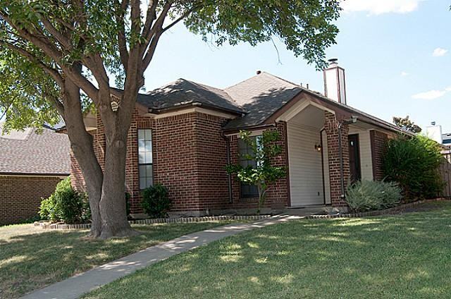 627 Meadowbrook St - Photo 2 of 15