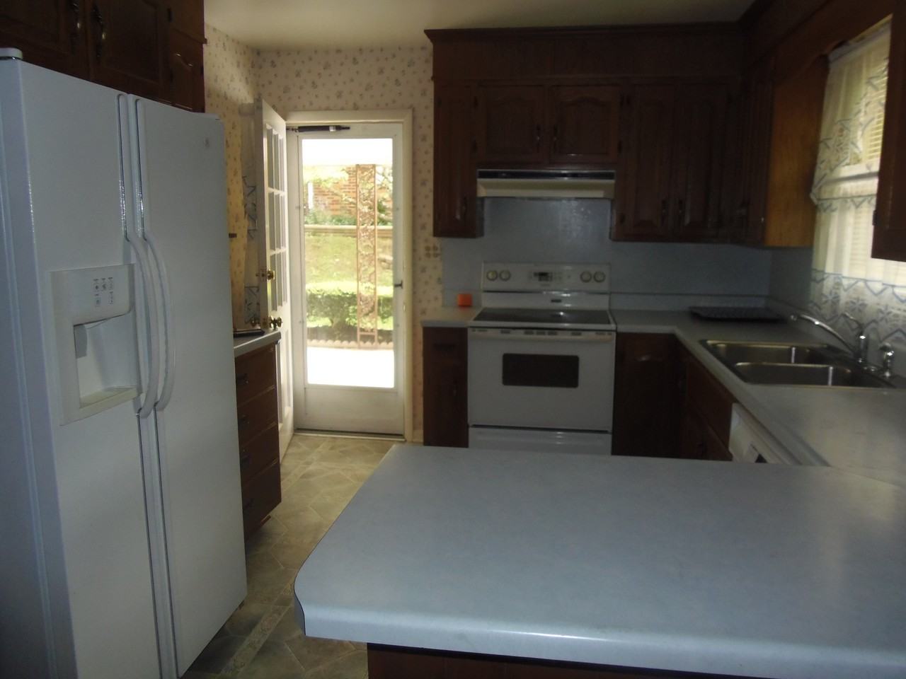 3033 Glenmont Dr - Photo 3 of 28