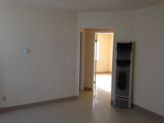 427 S Hinkley Ave - Photo 2 of 6