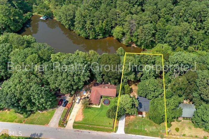 800 Cedar Lake Dr SE - Photo 3 of 18