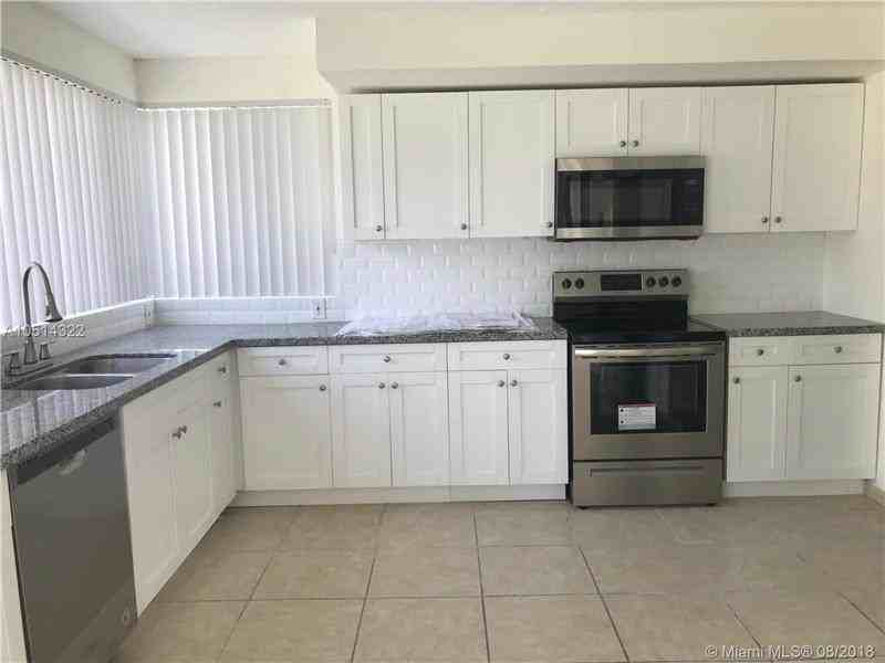 20570 NE 8th Ct - Photo 2 of 17