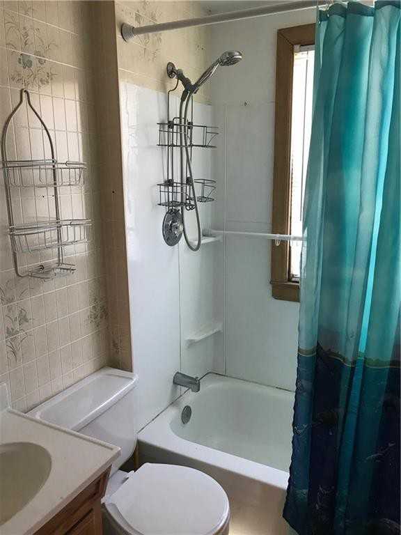 244 Fort St - Photo 3 of 5