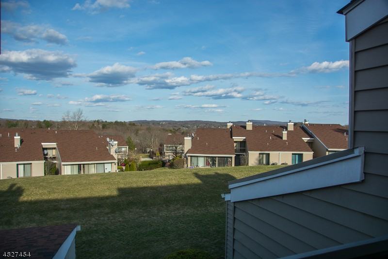 8 Crossway - Photo 2 of 14