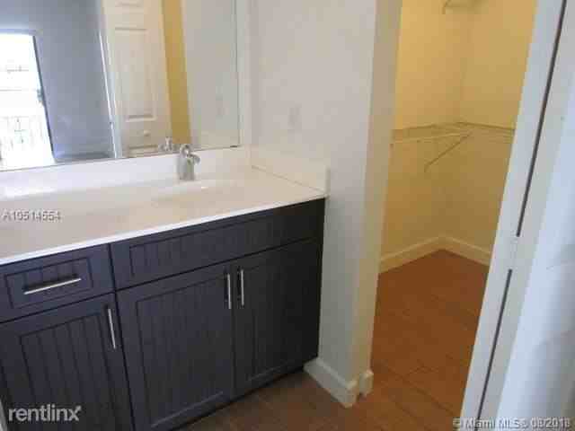 13350 SW 17th Ln - Photo 2 of 8