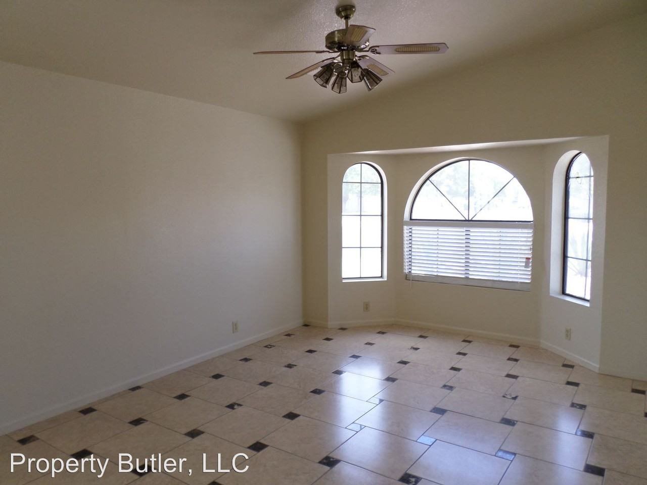 7637 W Sweetwater Ave - Photo 2 of 22