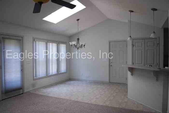 103 Maryland Dr - Photo 3 of 11