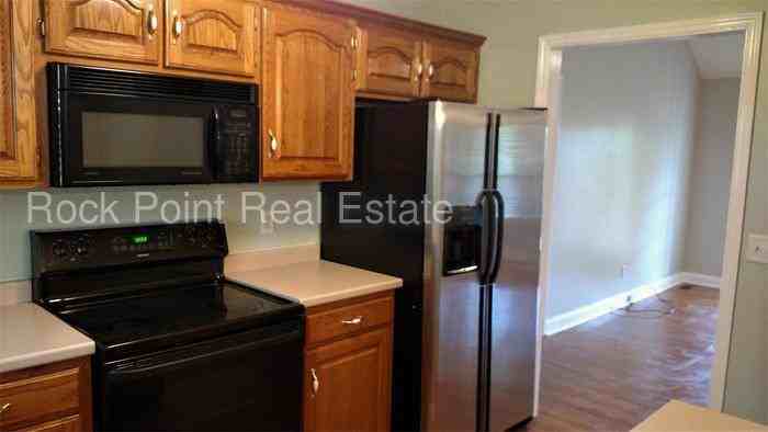 270 Lauren Cir - Photo 2 of 23