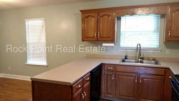 270 Lauren Cir - Photo 3 of 23