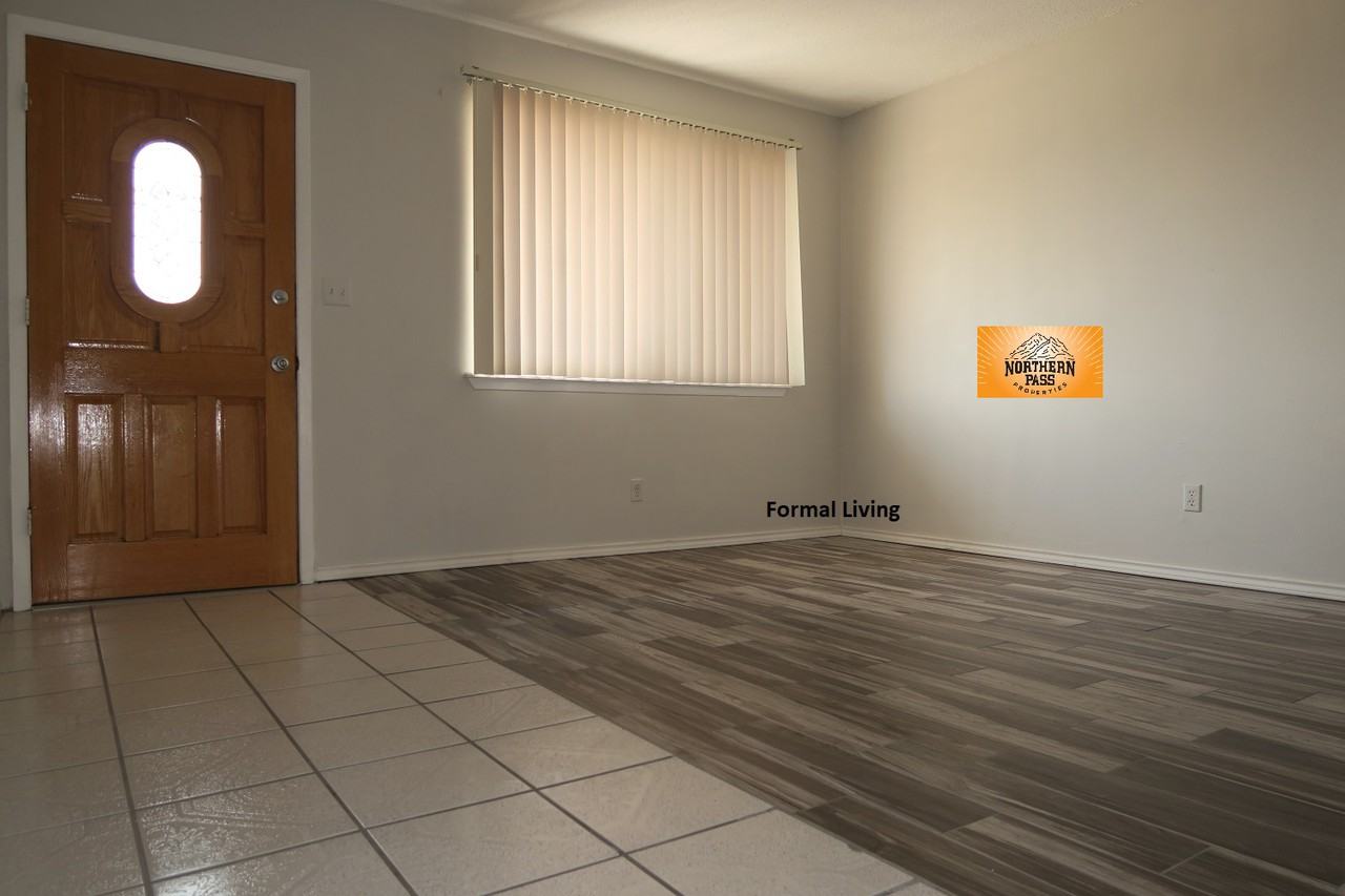 10317 Galahad Way - Photo 3 of 28