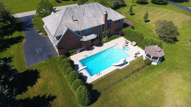 1762 Popp Ln - Photo 2 of 40