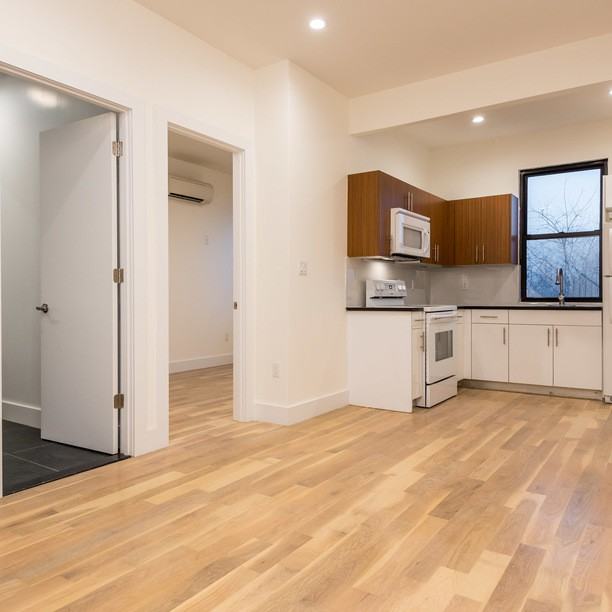 396 Cornelia Street #18FQ