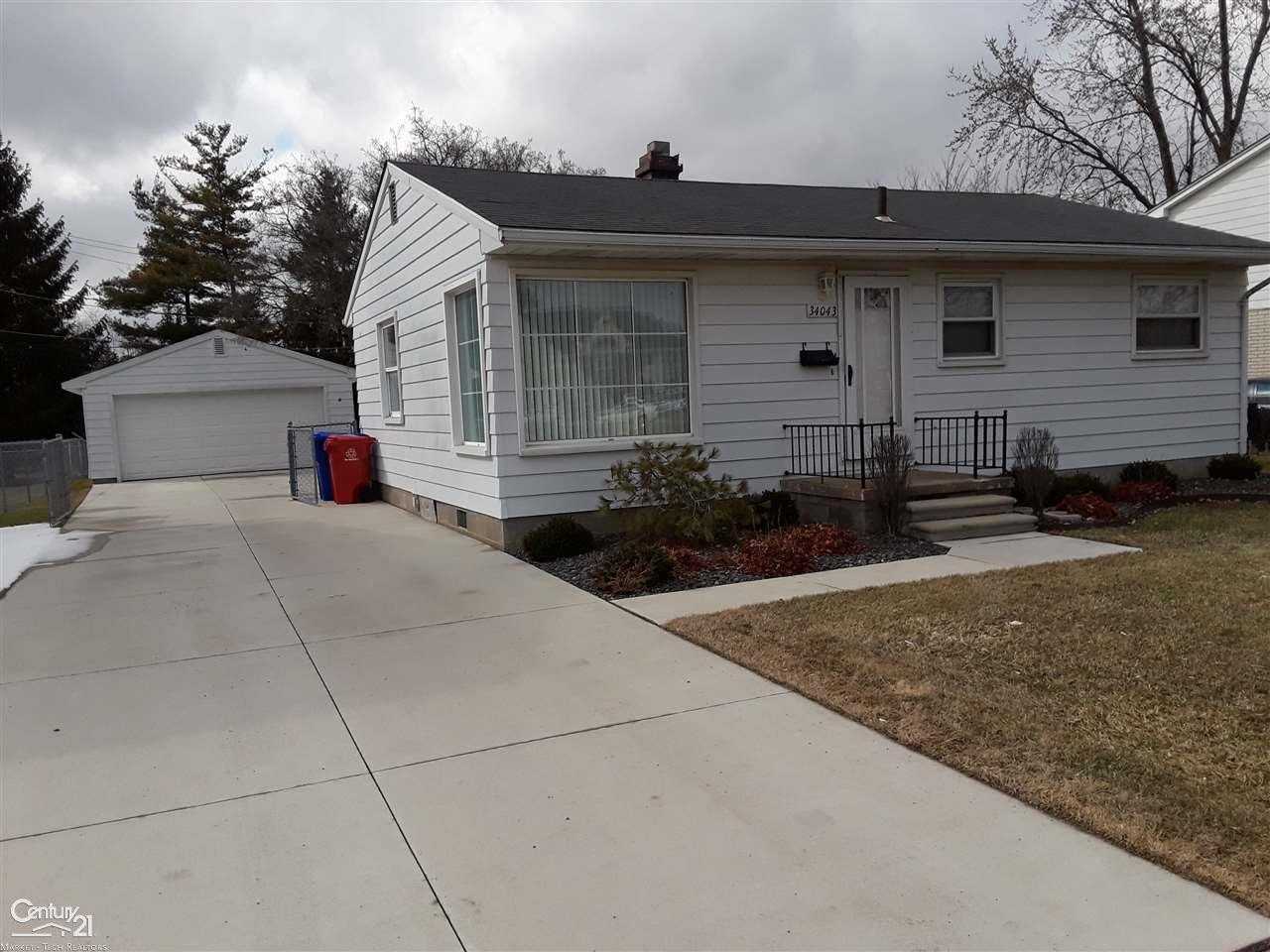 34043 Garfield Rd - Photo 2 of 10