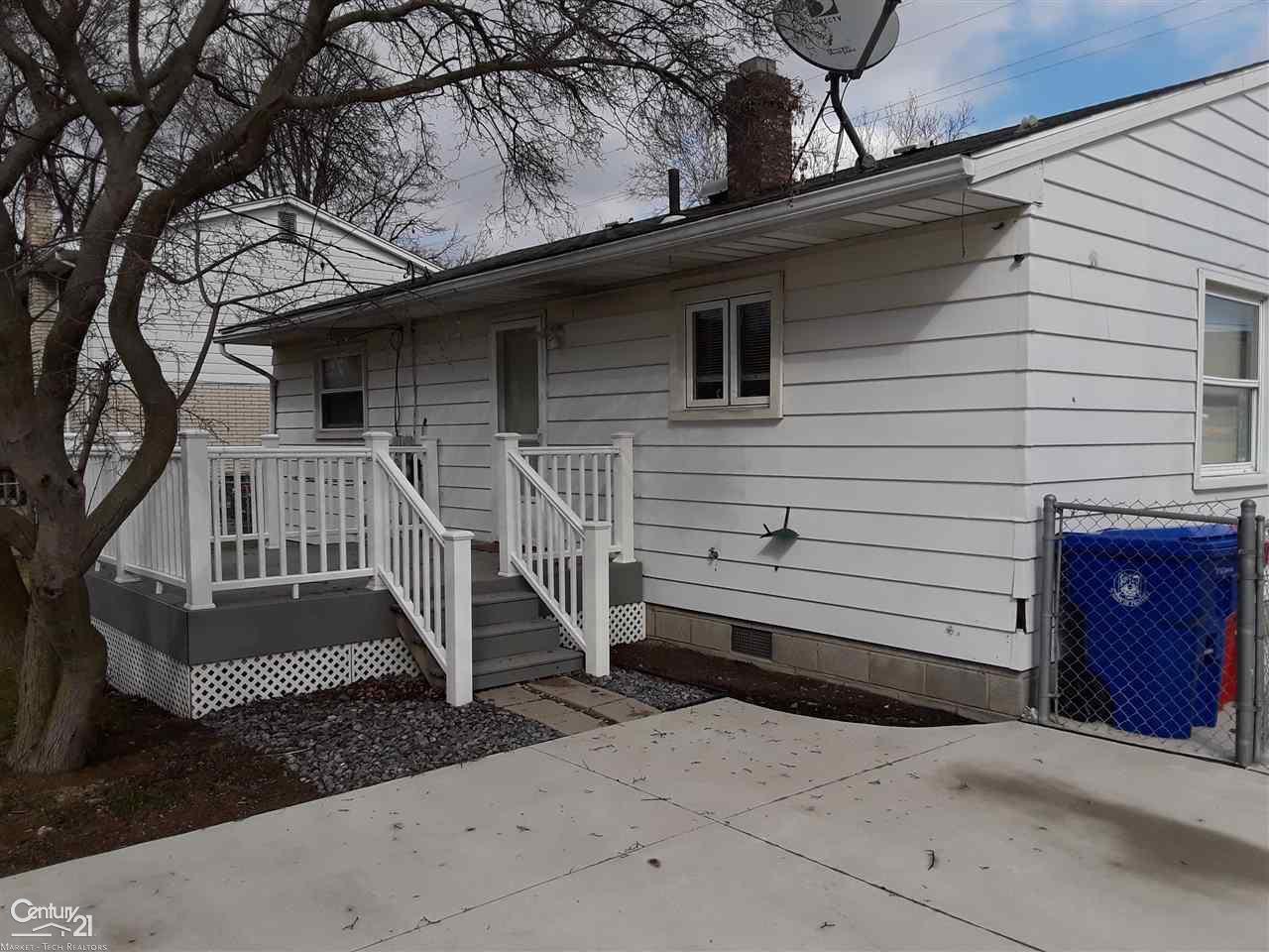 34043 Garfield Rd - Photo 3 of 10