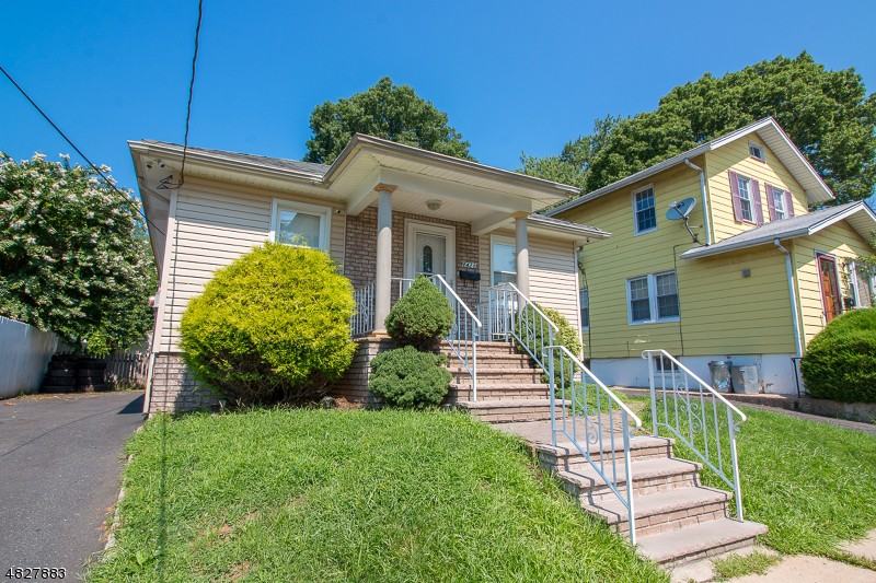 1428 Leslie St - Photo 3 of 14