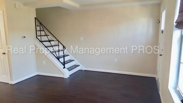 3758 Jason Ave - Photo 2 of 16