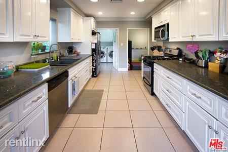 12419 Sarah St - Photo 2 of 22