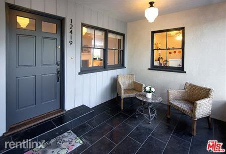 12419 Sarah St - Photo 3 of 22