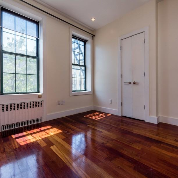 179 Knickerbocker Avenue #201