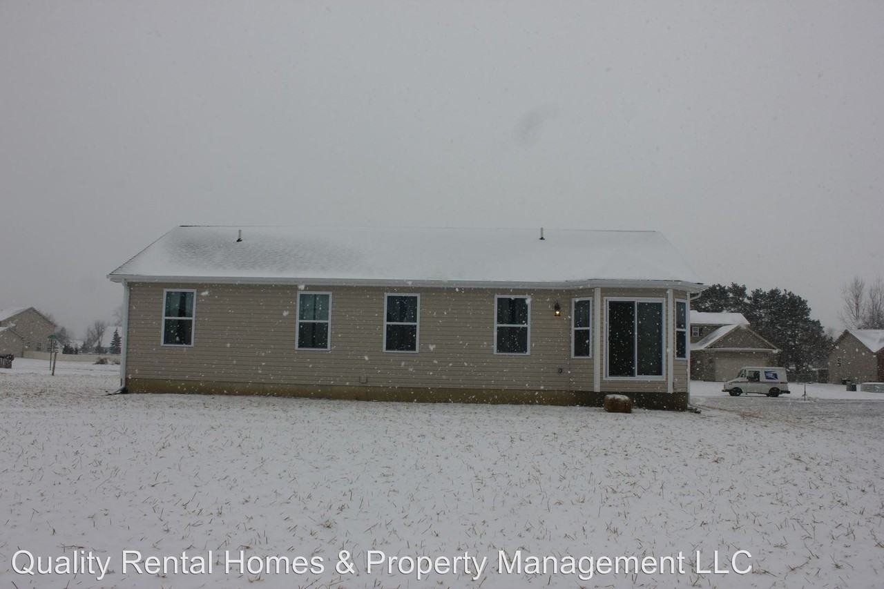 9315 Meadowview Dr - Photo 3 of 14