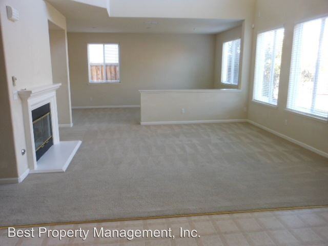 366 Roundhill Dr - Photo 3 of 11