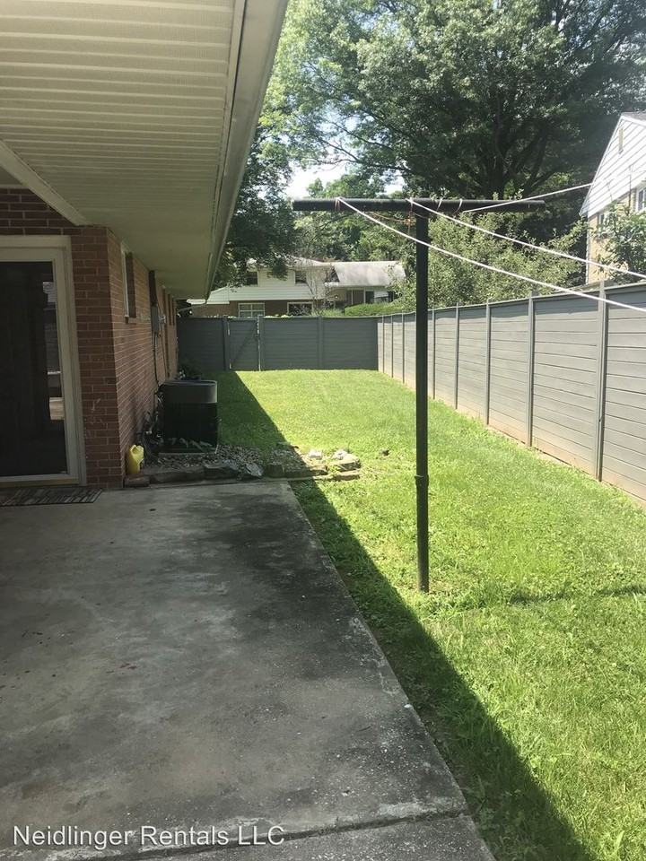 8 Citadel Dr - Photo 3 of 30