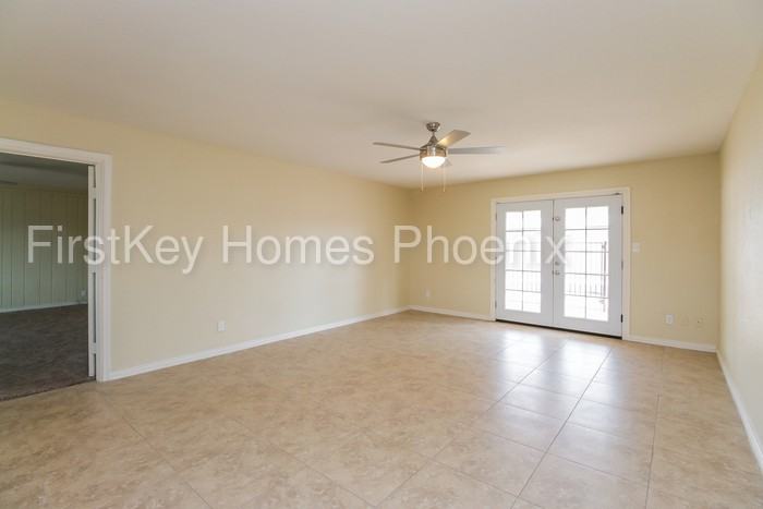 8453 W Piccadilly Rd - Photo 3 of 16