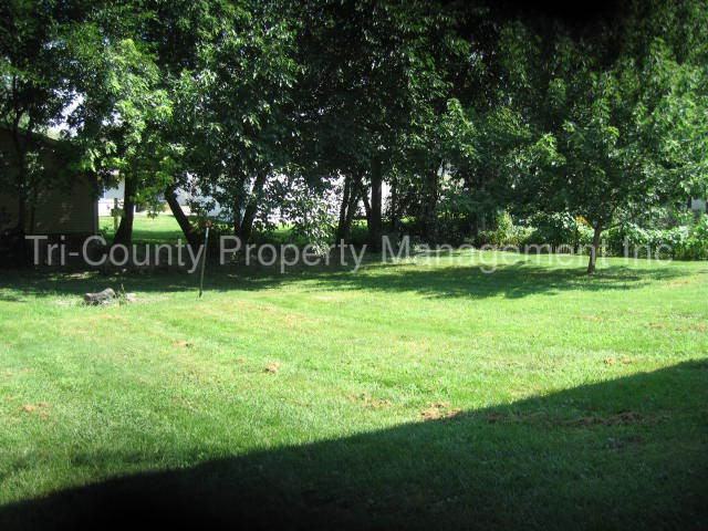 333 W 5th St - Photo 2 of 6