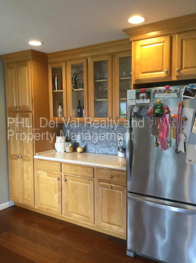 684 Austin Dr - Photo 3 of 11