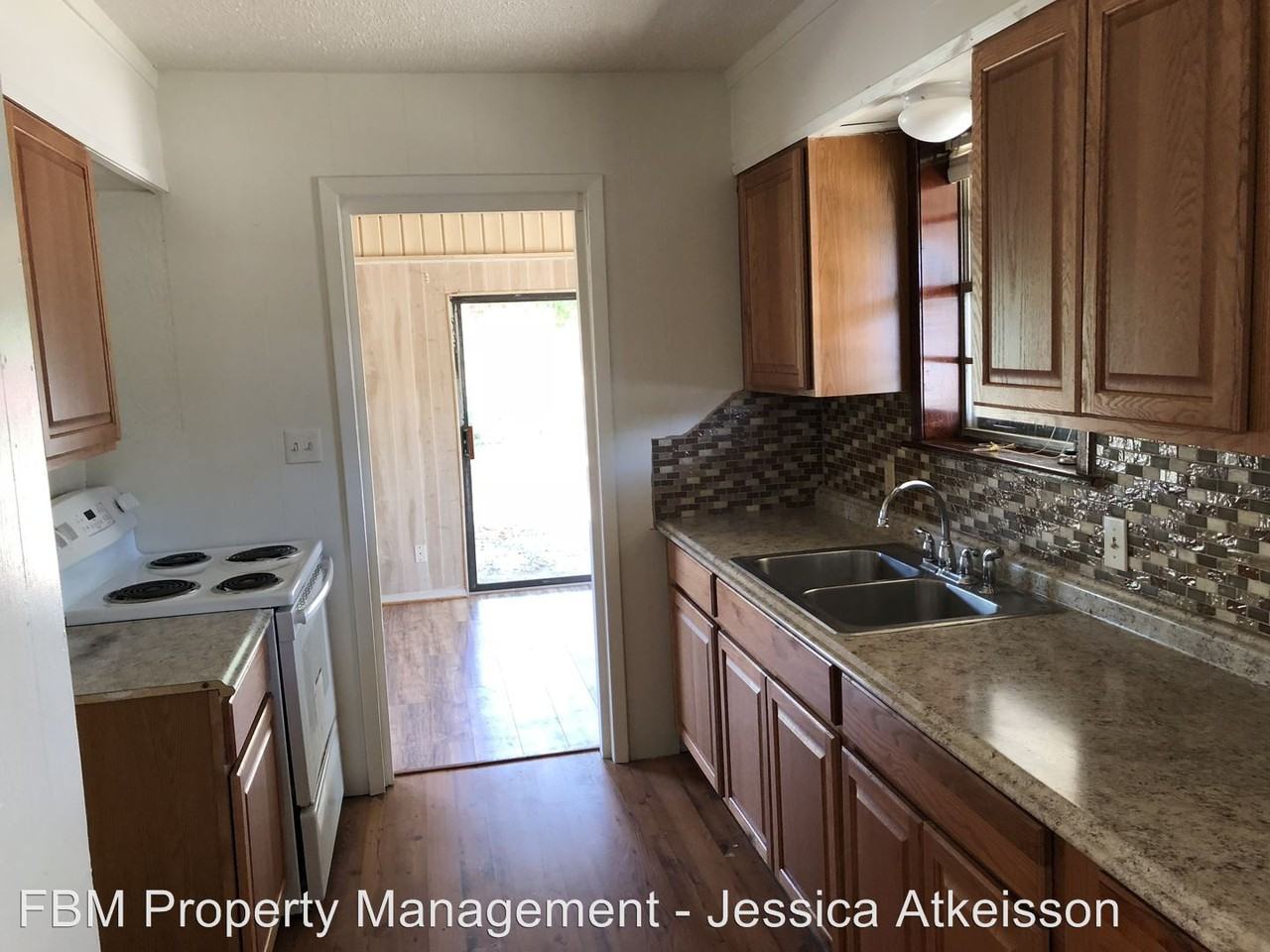 635 Donna Cir - Photo 3 of 9