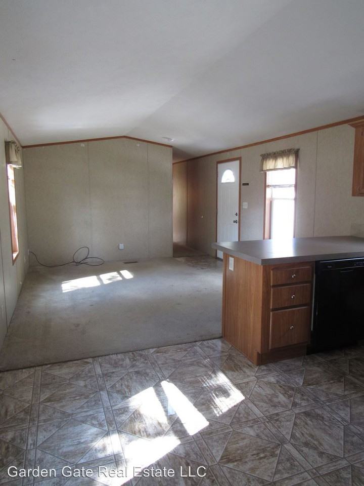 4894 Eisenhower St - Photo 3 of 8