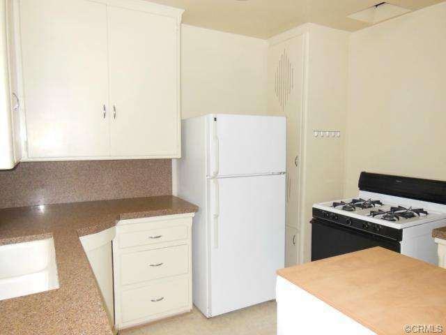 1431 N Altadena Dr - Photo 3 of 11