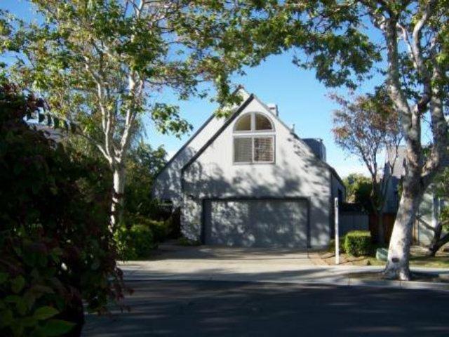 626 Greenwich Ln - Photo 2 of 13