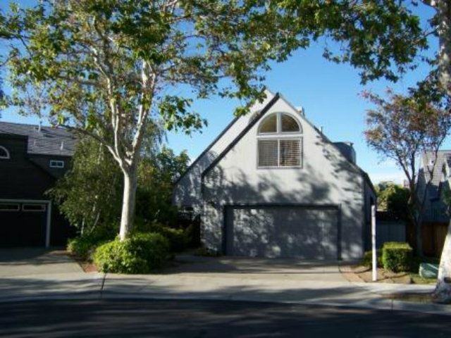 626 Greenwich Ln - Photo 3 of 13