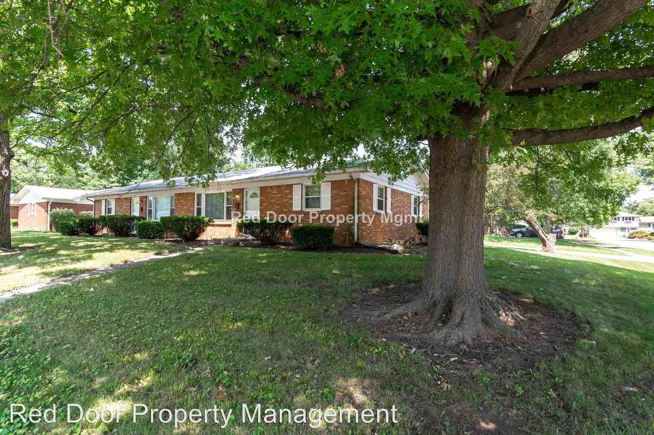 1709 Desoto Ln - Photo 3 of 27