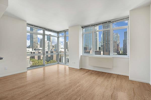 W 60th St & West End Ave #25R