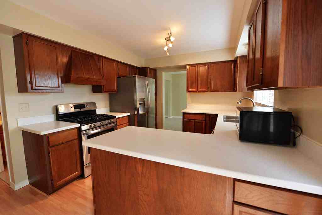 3960 Kings Point Dr - Photo 2 of 40