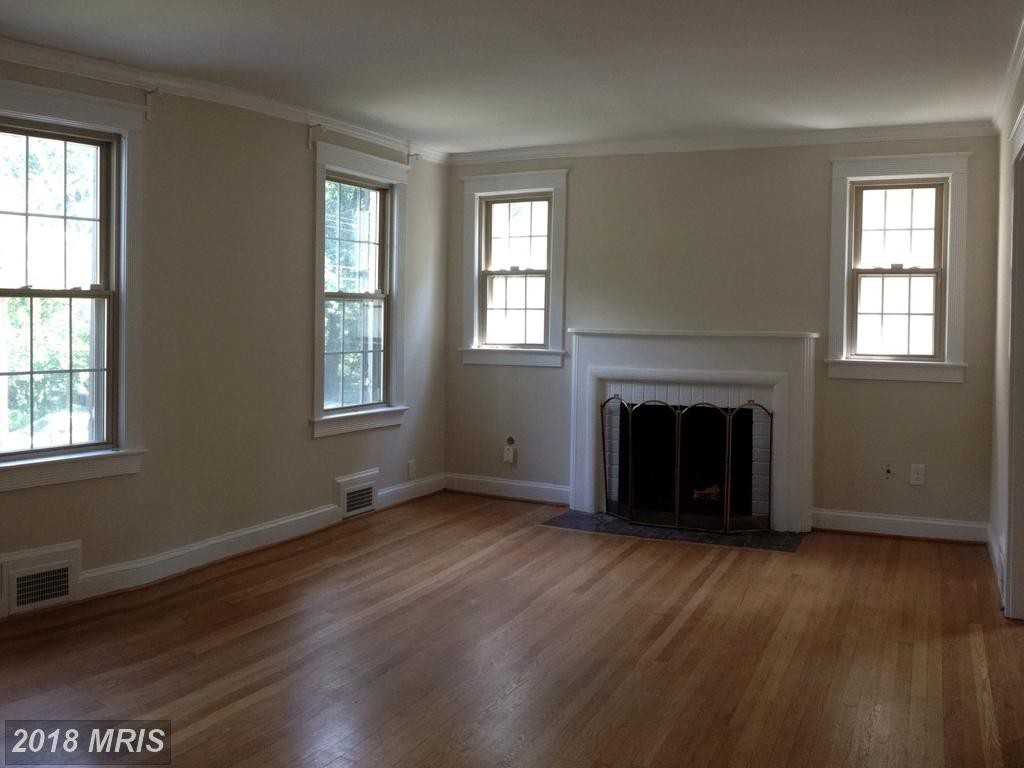 4216 Oakridge Ln - Photo 2 of 14