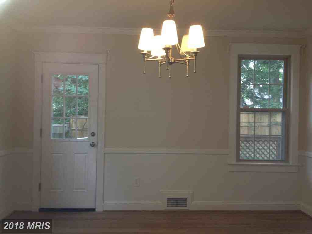 4216 Oakridge Ln - Photo 3 of 14