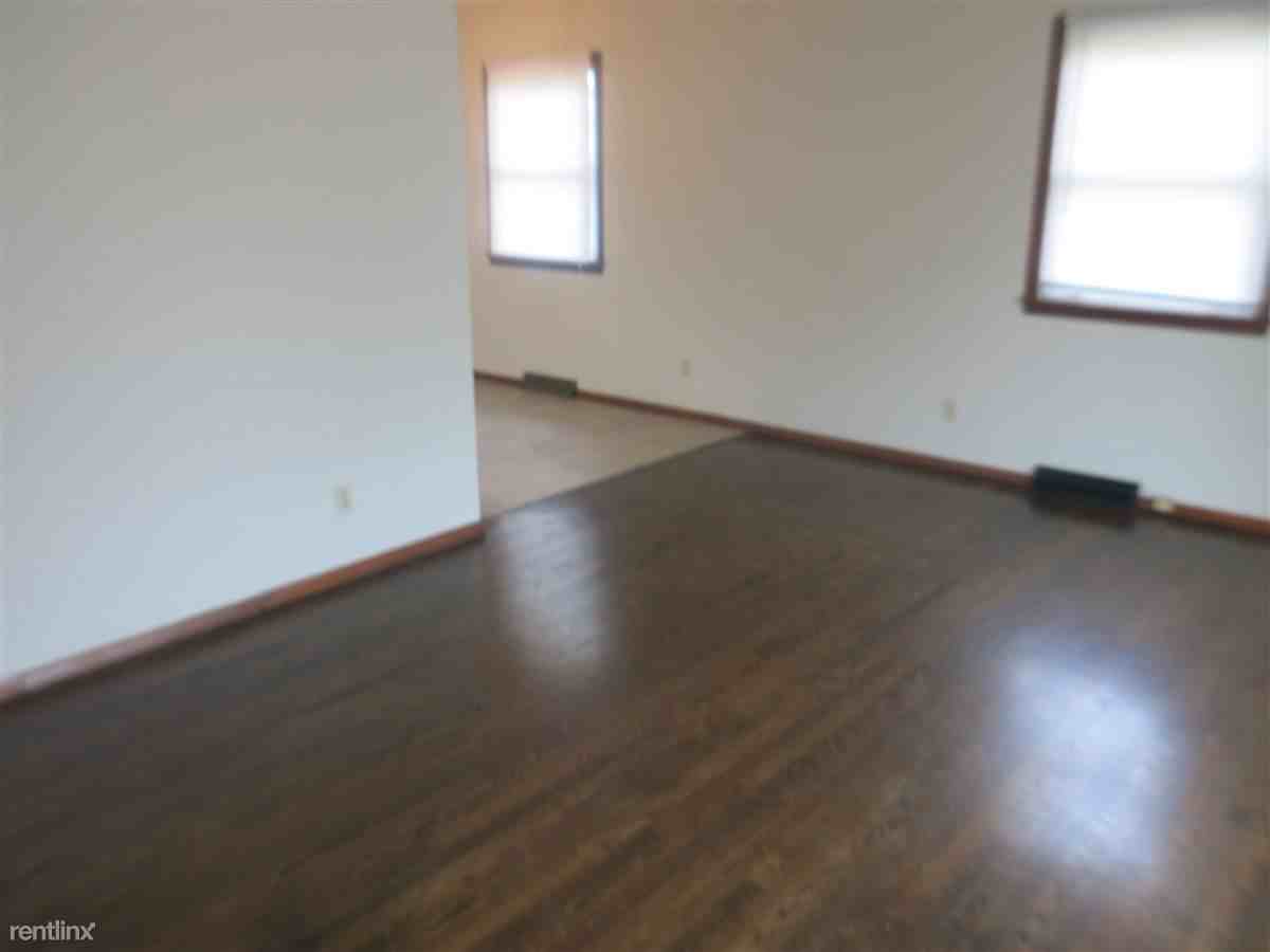 2810 S Northern Blvd - Photo 2 of 12