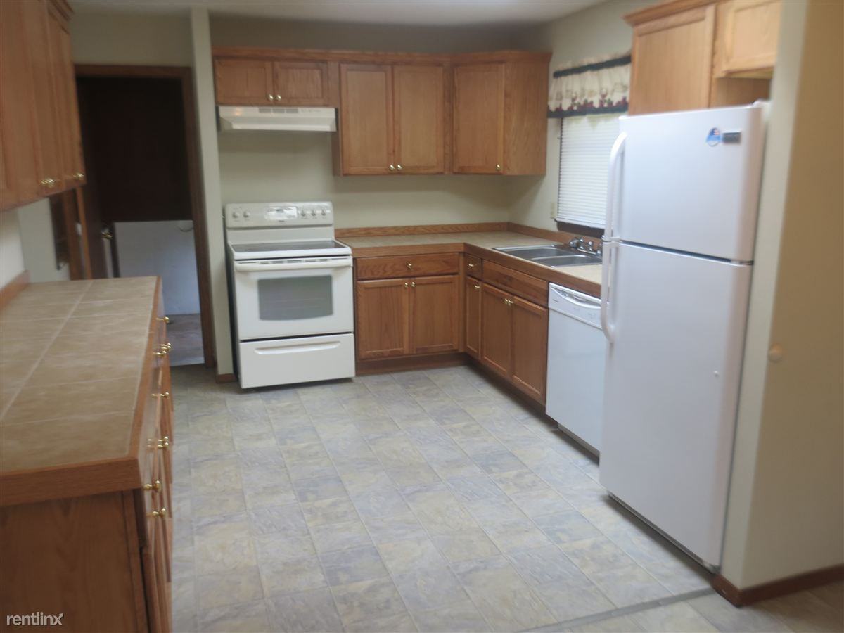 2810 S Northern Blvd - Photo 3 of 12