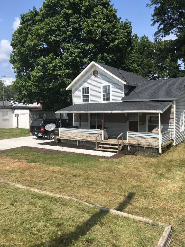 205 S Broadway St - Photo 2 of 13