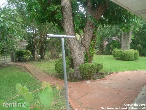 619 Shadywood Ln - Photo 2 of 10