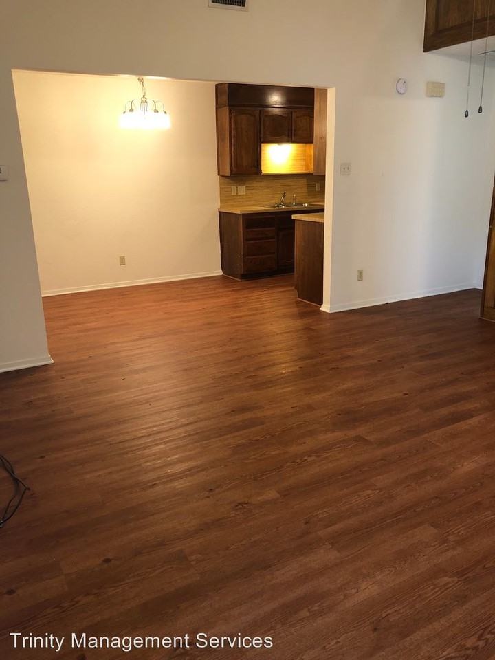 1140 Jameson St - Photo 2 of 6