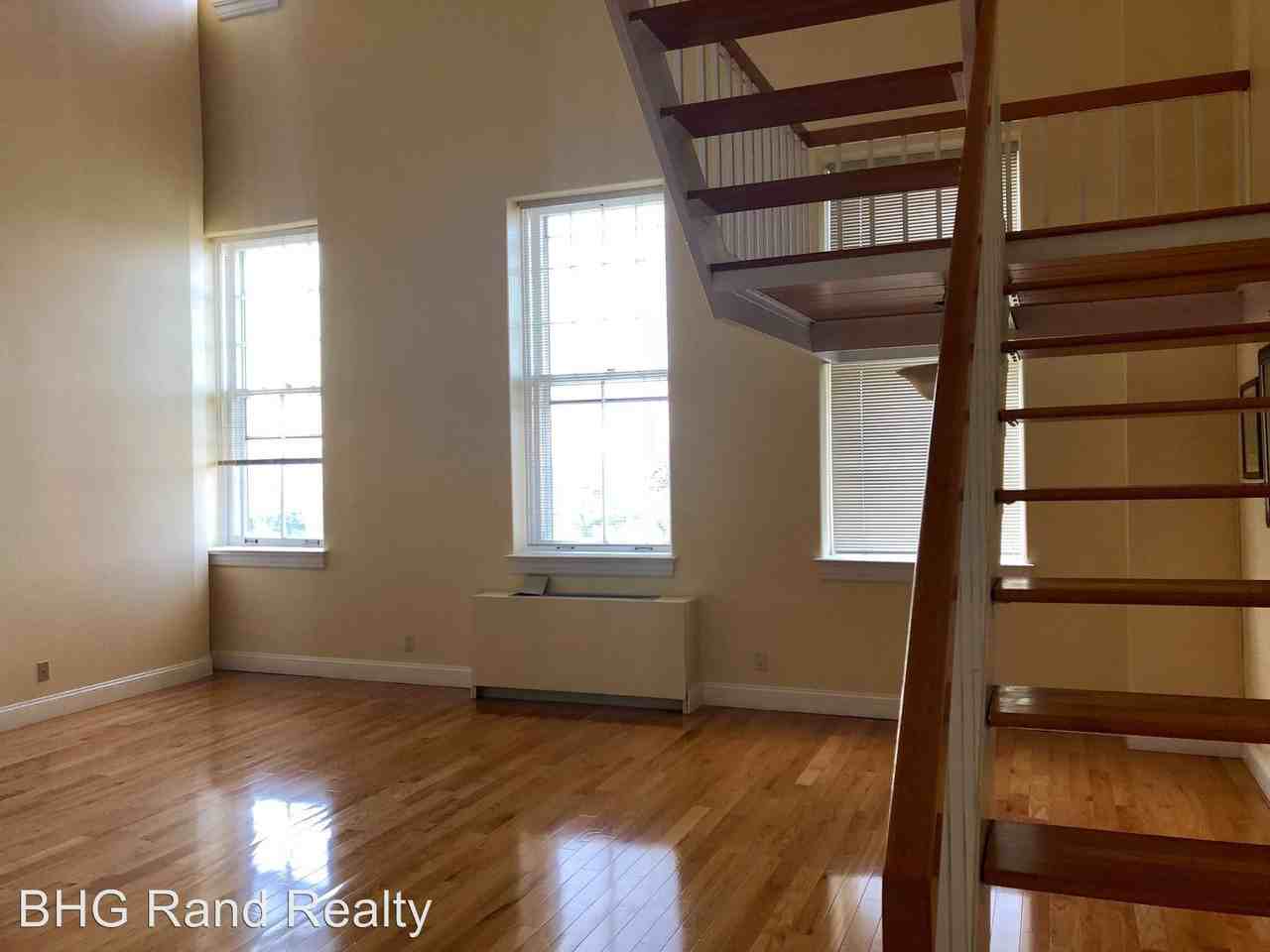 1701 Crompond Rd - Photo 2 of 20