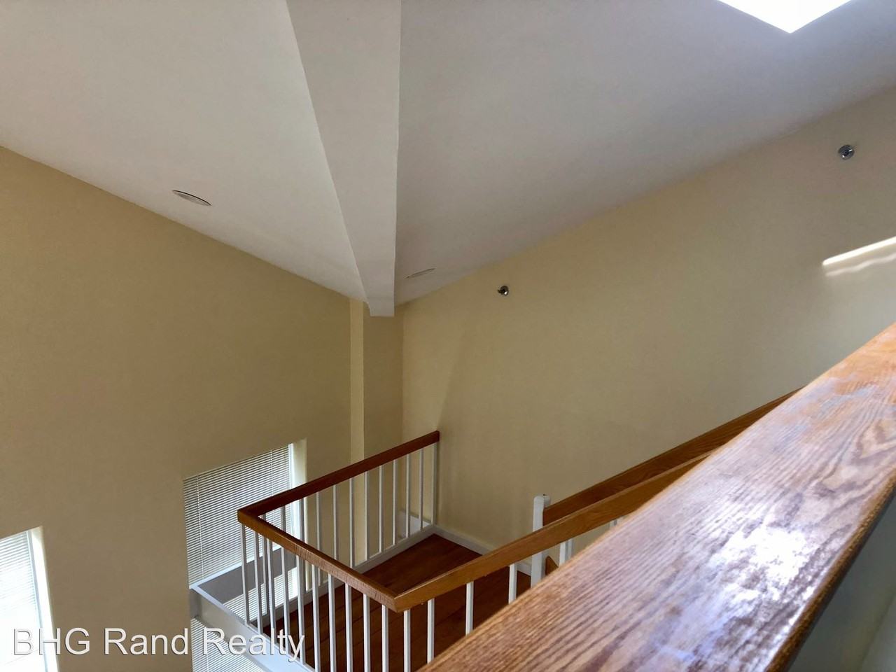 1701 Crompond Rd - Photo 3 of 20