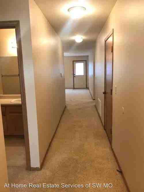 1140 S Clifton Ave - Photo 2 of 22