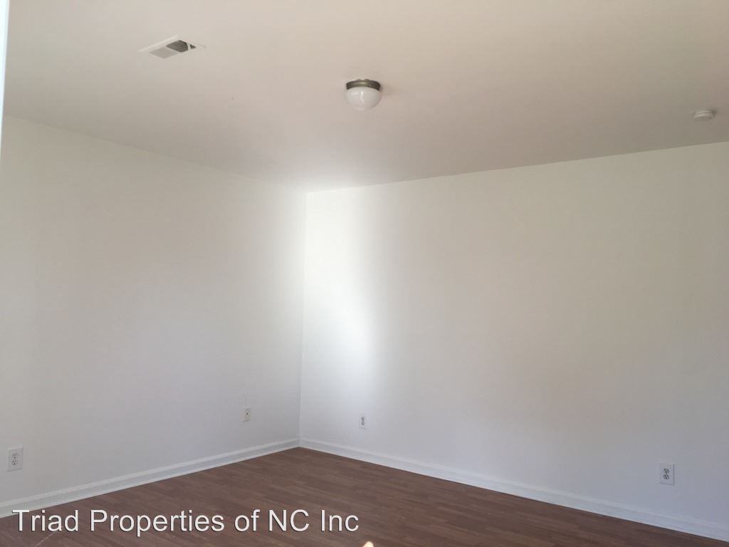 921 Ashe St - Photo 2 of 12