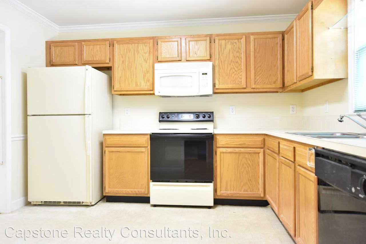 132 Troonsway Rd - Photo 2 of 10